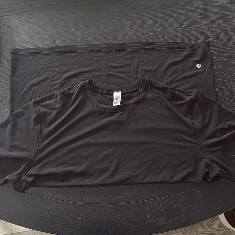 Lululemon Black jersey training, short sleeve shirt